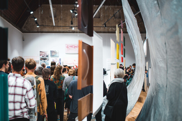 Vernisáž výstavy Poválečná architektura jako památka, GJF, 29. 9. 2023 (foto © Anželika Rybak) Vernisáž výstavy Poválečná architektura jako památka, GJF, 29. 9. 2023 (foto © Anželika Rybak)