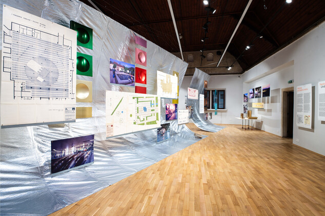 Vernisáž výstavy Poválečná architektura jako památka, GJF, 29. 9. 2023 (foto © Anželika Rybak) Vernisáž výstavy Poválečná architektura jako památka, GJF, 29. 9. 2023 (foto © Anželika Rybak)