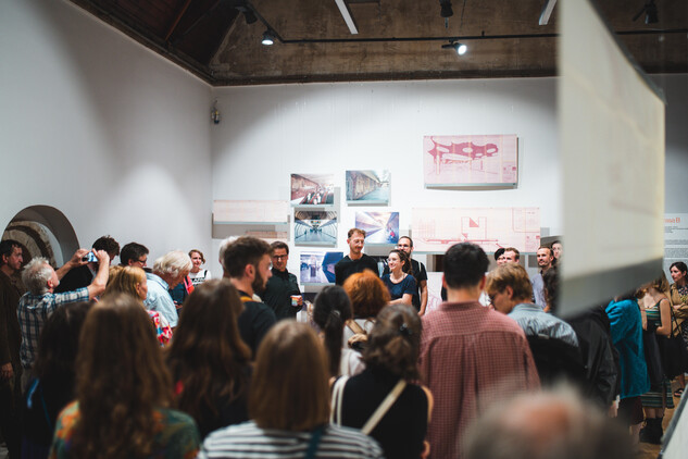 Vernisáž výstavy Poválečná architektura jako památka, GJF, 29. 9. 2023 (foto © Anželika Rybak) Vernisáž výstavy Poválečná architektura jako památka, GJF, 29. 9. 2023 (foto © Anželika Rybak)