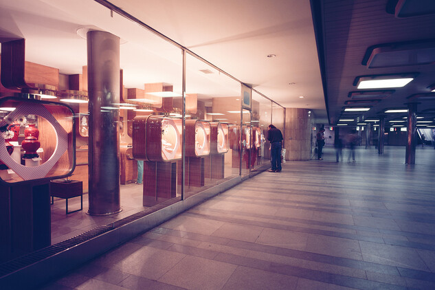 Linka metra A, stanice Můstek, klenotnictví v podchodu, 80. léta 20. století (archiv Metrostavu) Linka metra A, stanice Můstek, klenotnictví v podchodu, 80. léta 20. století (archiv Metrostavu)